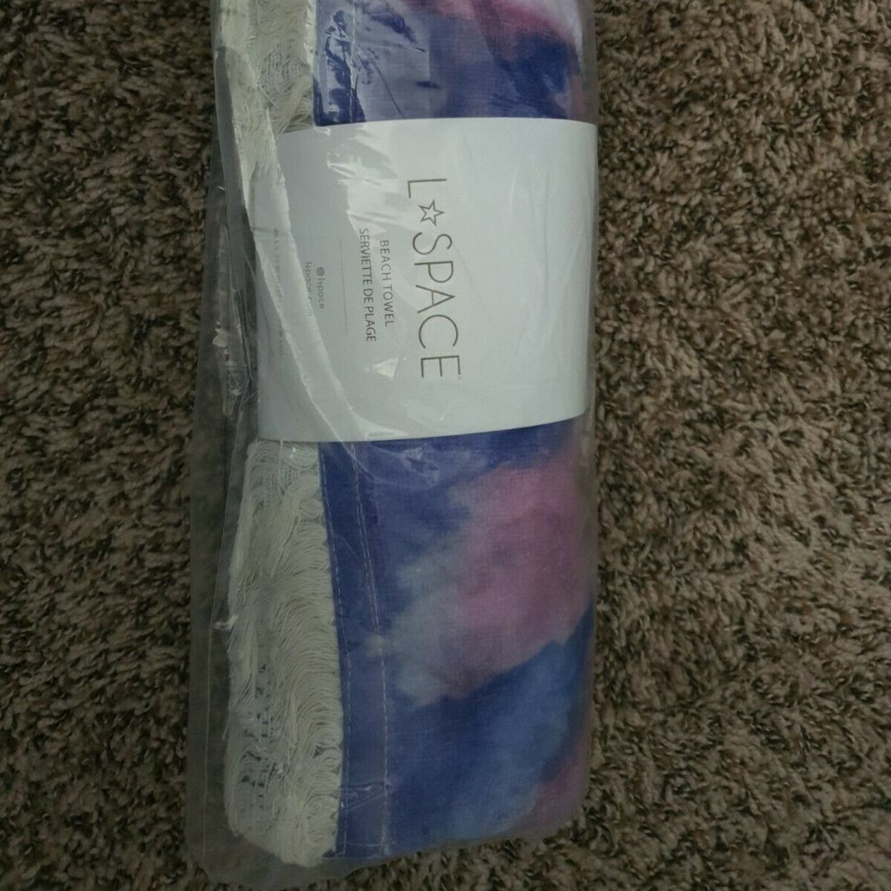 L*SPACE Tie Dye Beach Towel Brand New Sealed Packa